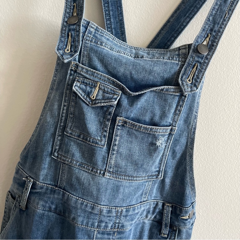 Free People size 27 medium wash overalls with pockets - Picture 4 of 8